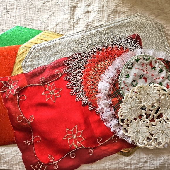 15 Vintage Red, Green, Gold, And Silver Placemats & Holiday Decor - Picture 1 of 8